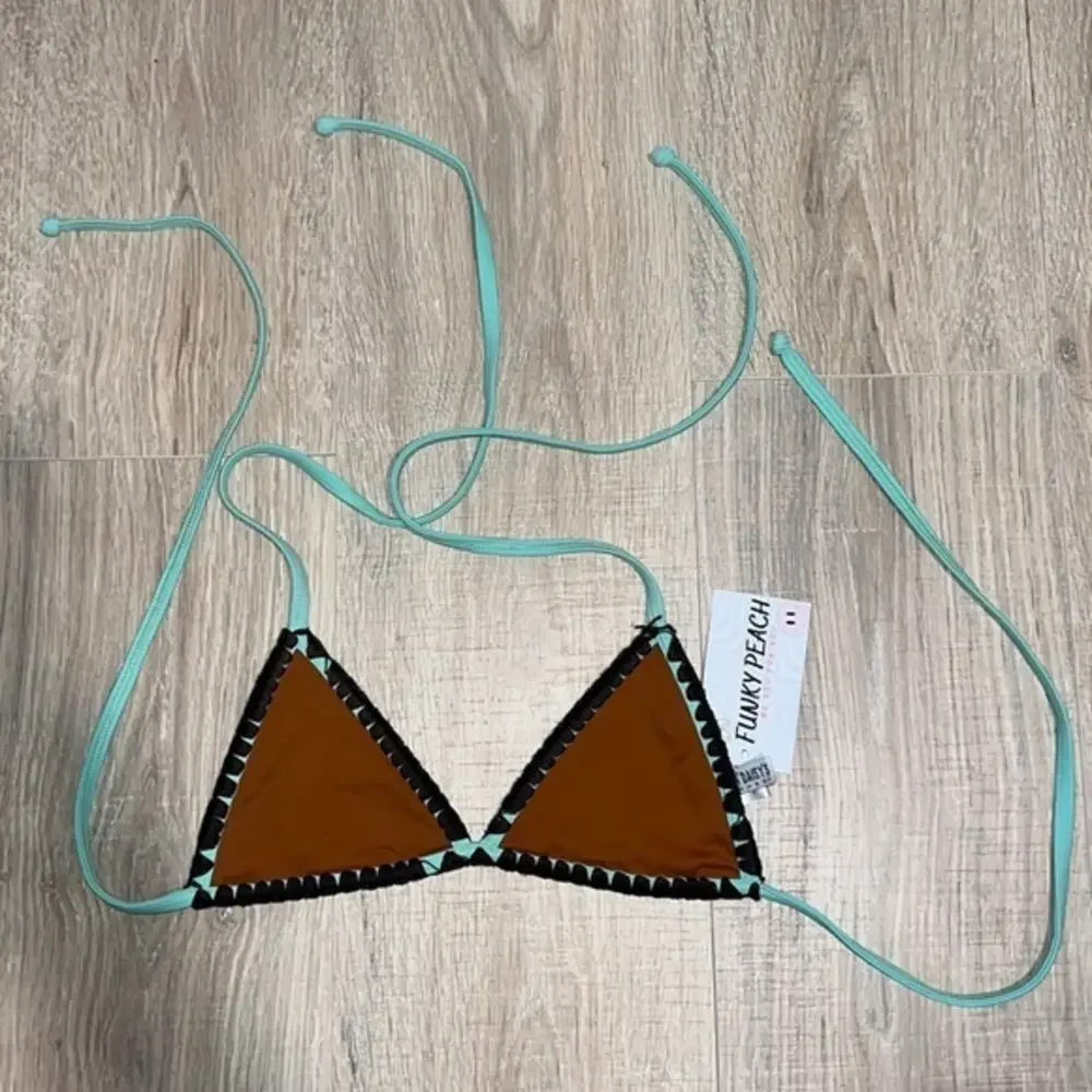 Dippin daisy’s‎ bikini top triangle NWT